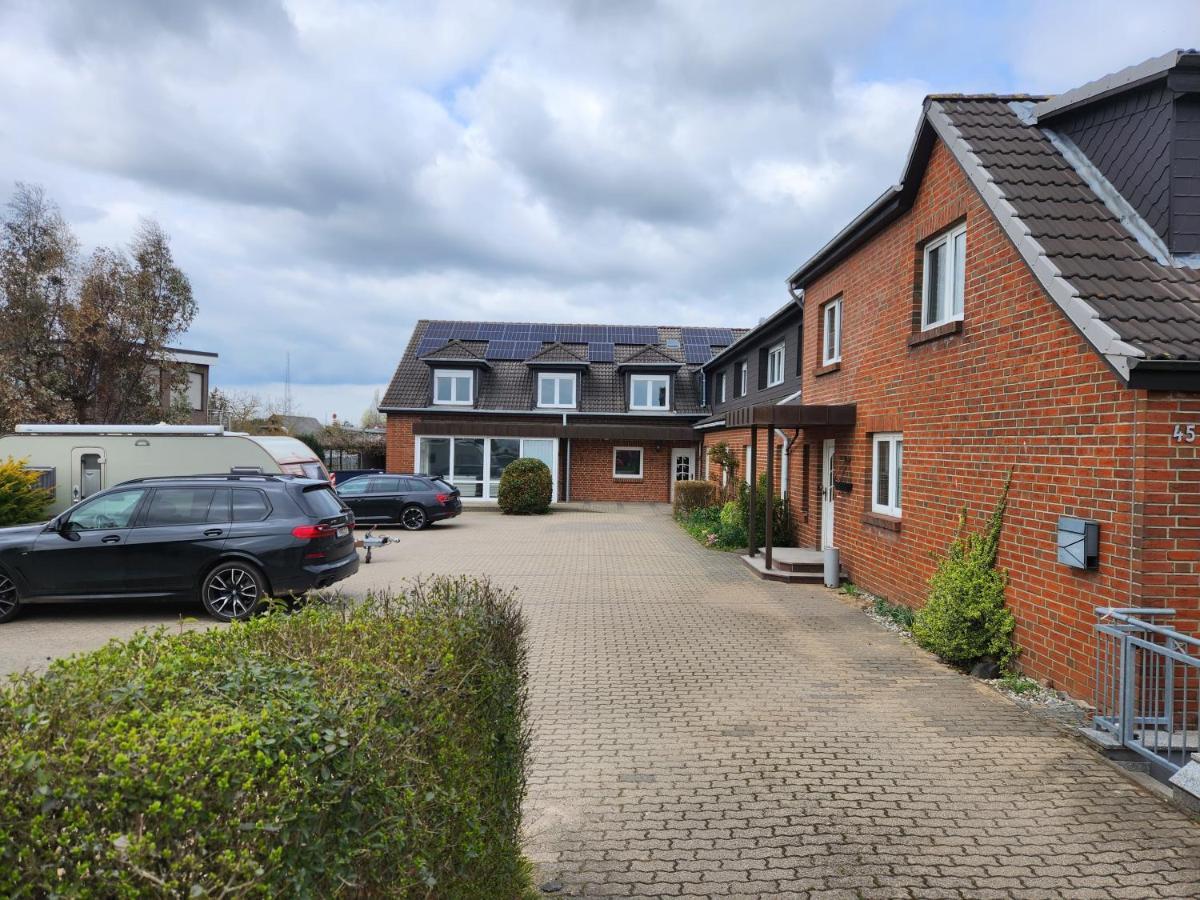 Neumuehler Hof- Ferienwohnung "Thomas" 3 Zimmer,3 Baeder Mit Dusche, Kostenfreie Parkplaetze Vor Dem Haus Schwerin  Exterior foto