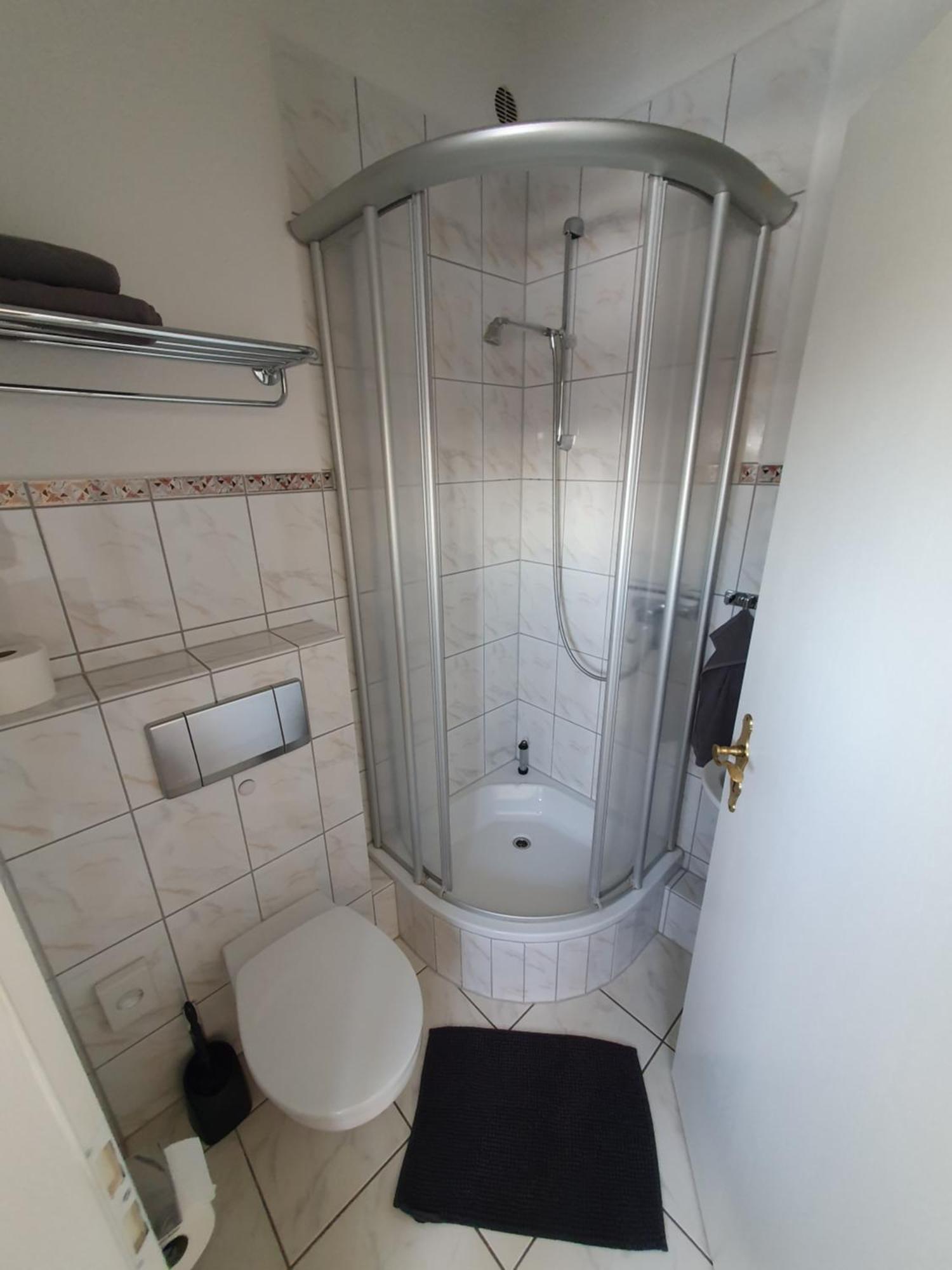 Neumuehler Hof- Ferienwohnung "Thomas" 3 Zimmer,3 Baeder Mit Dusche, Kostenfreie Parkplaetze Vor Dem Haus Schwerin  Exterior foto